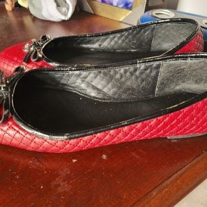 Michael Kors Size 10 Red quilted flats with black patent bow